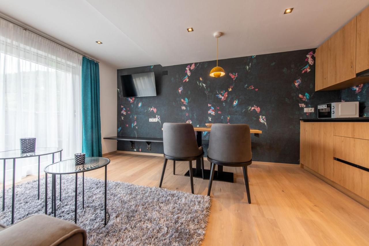 Lapis Monti - Apartments & Suites Burgusio Buitenkant foto