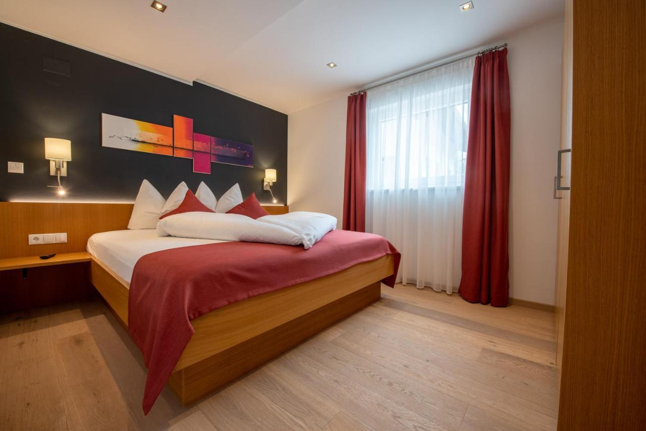 Lapis Monti - Apartments & Suites Burgusio Buitenkant foto