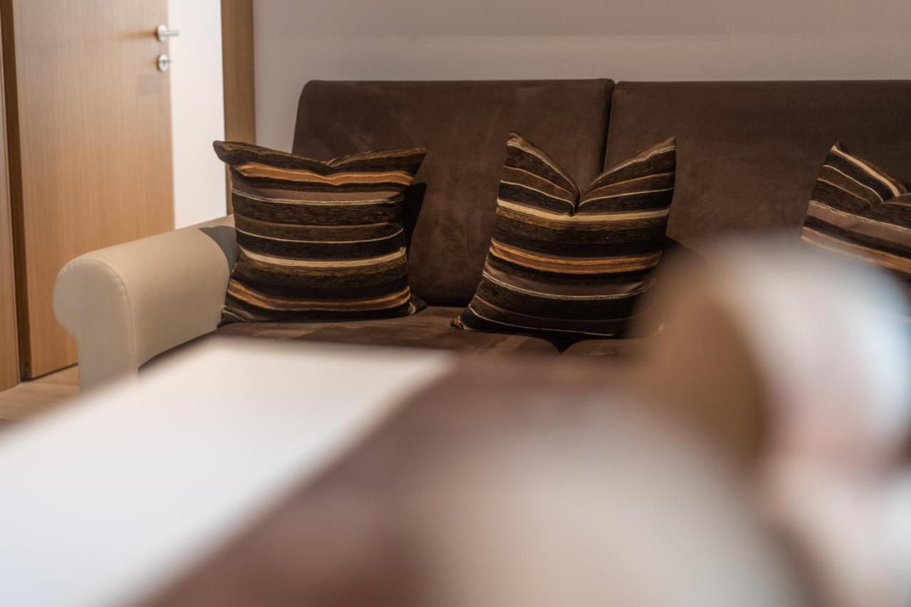 Lapis Monti - Apartments & Suites Burgusio Buitenkant foto