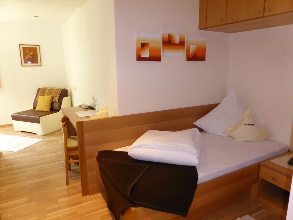 Lapis Monti - Apartments & Suites Burgusio Buitenkant foto