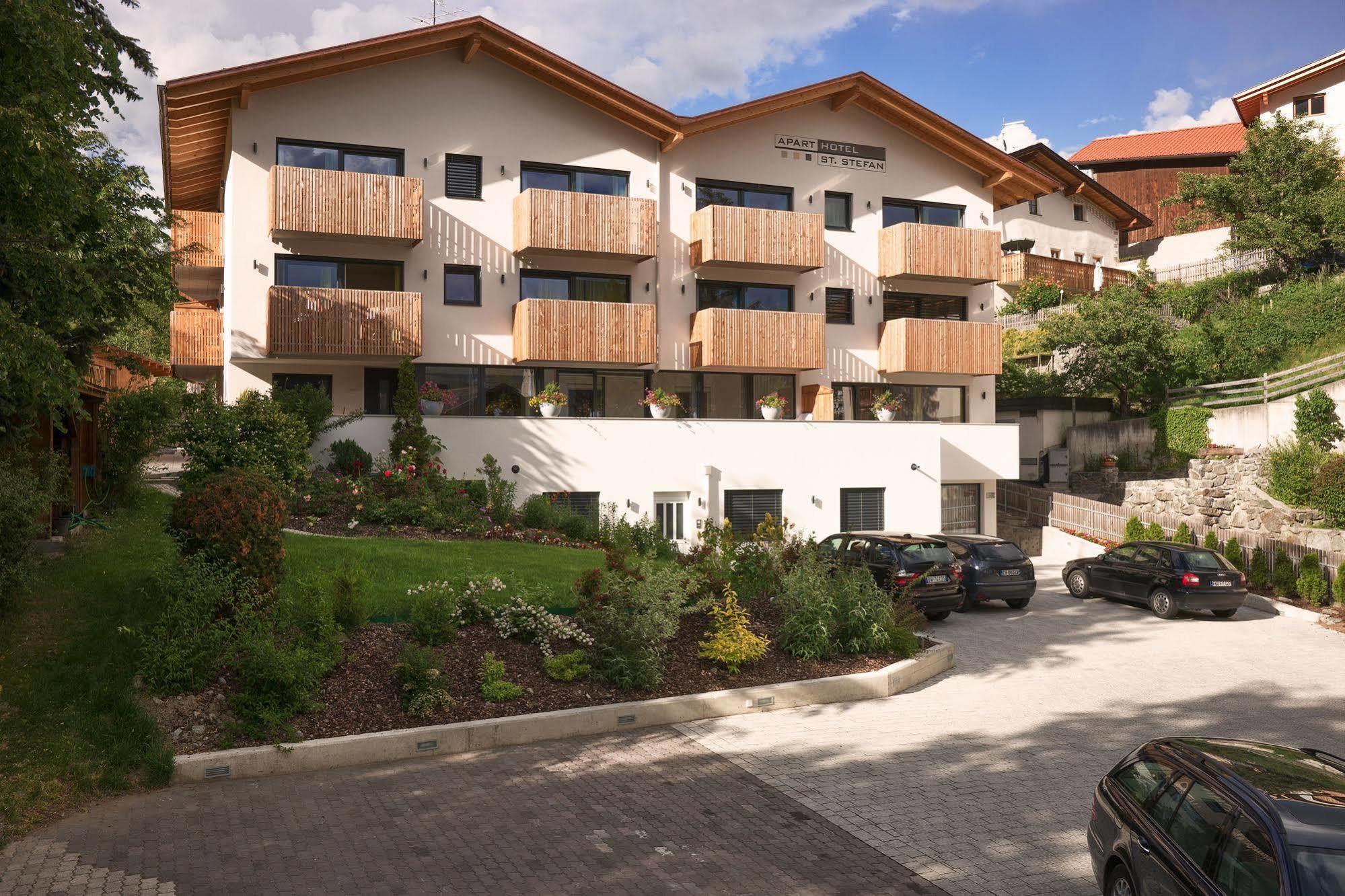 Lapis Monti - Apartments & Suites Burgusio Buitenkant foto