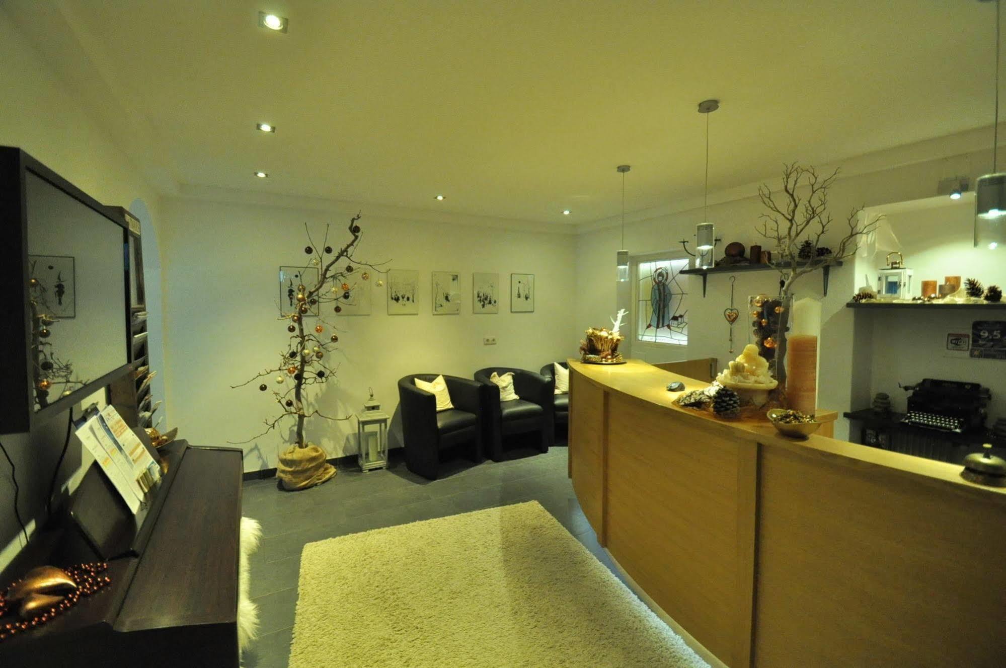 Lapis Monti - Apartments & Suites Burgusio Buitenkant foto